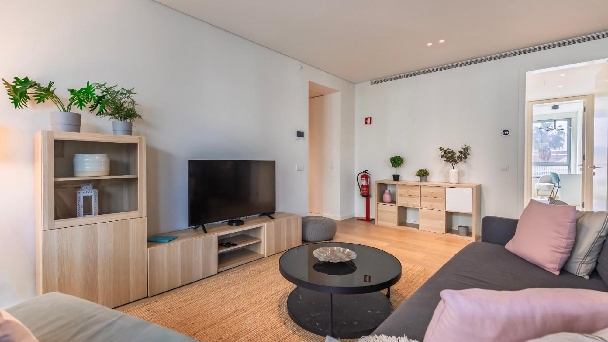 Modern 2bdr With Garage By Lovelystay Apartment Lisbon