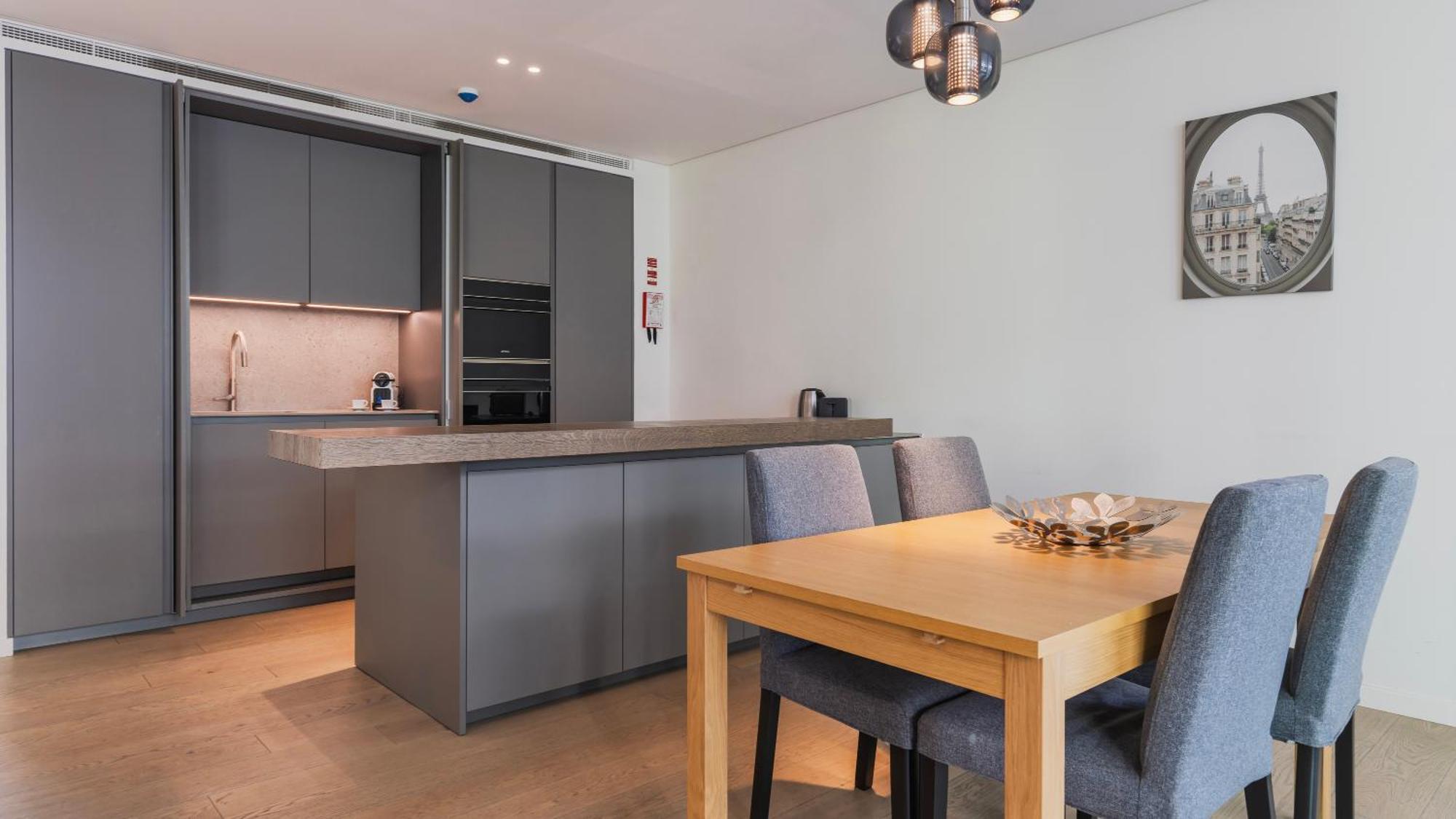 Modern 2bdr With Garage By Lovelystay Lisbon