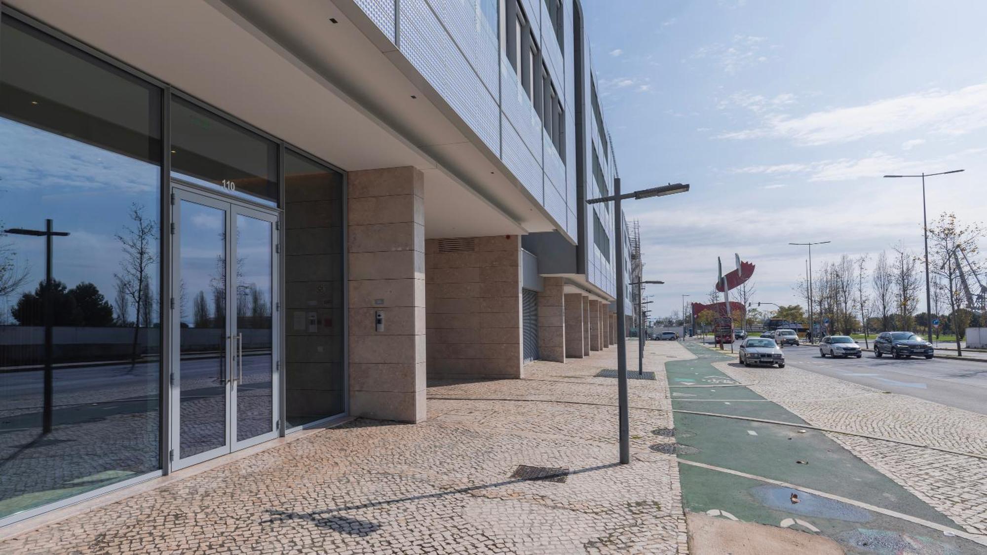 Modern 2bdr With Garage By Lovelystay Lisbon